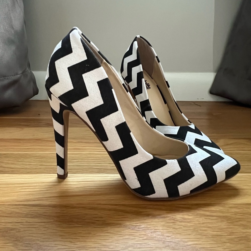 NWT Charlotte Russe Black and White Chevron Heels